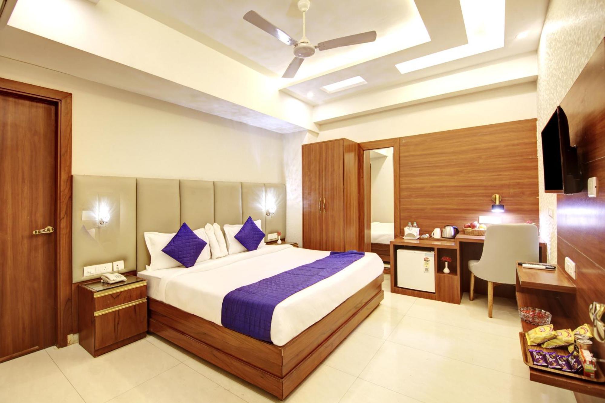 Marks Hotel & Banquet Noida Exterior photo